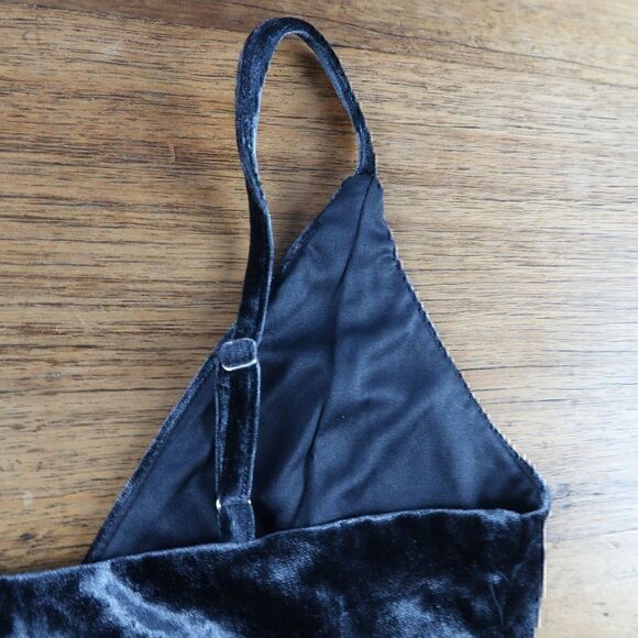 FOREVER 21 BLACK VELVET CROP TOP ADJUSTABLE STRAP BRA TOP LINED SIZE SMALL - Picture 5 of 5